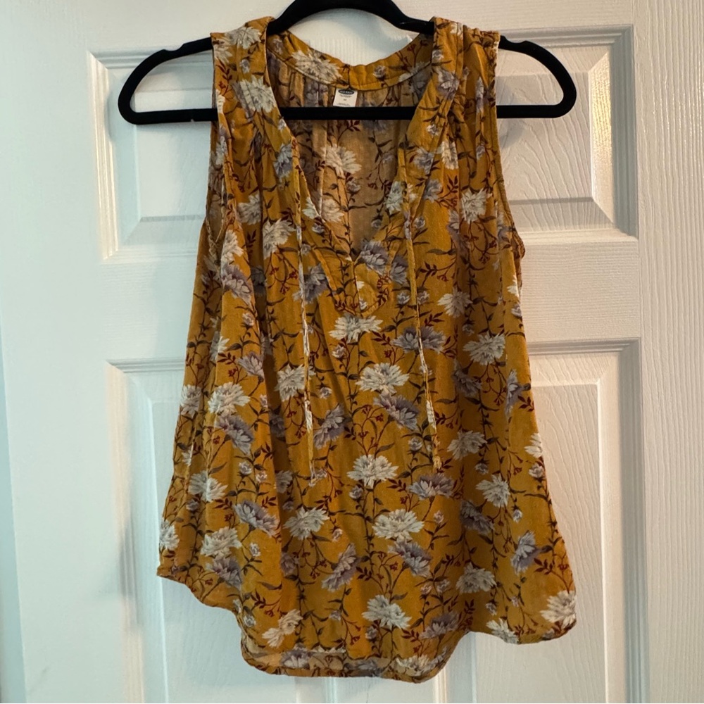 Old Navy Mustard Floral V-Neck Sleeveless Camisole